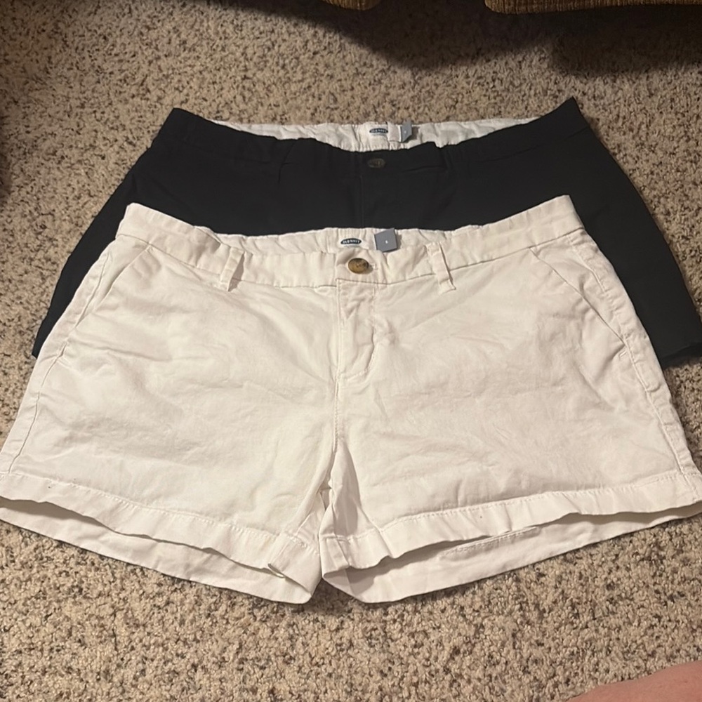2 Old Navy Size 6 Classic Black and White Women's Shorts 2 for 1 Moving Sale